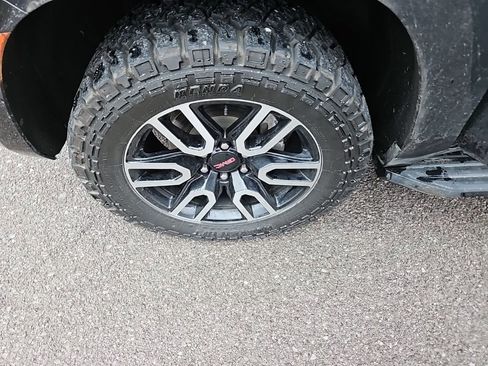 Used 2021 GMC Yukon AT4 w/ Technology Package image 13