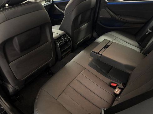 Used 2023 BMW 530e w/ Premium Package image 15