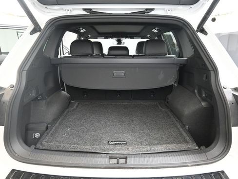 Used 2024 Volkswagen Tiguan SE R-Line image 17