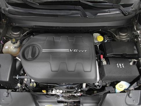 Used 2017 Jeep Cherokee Latitude w/ Comfort/Convenience Group image 21