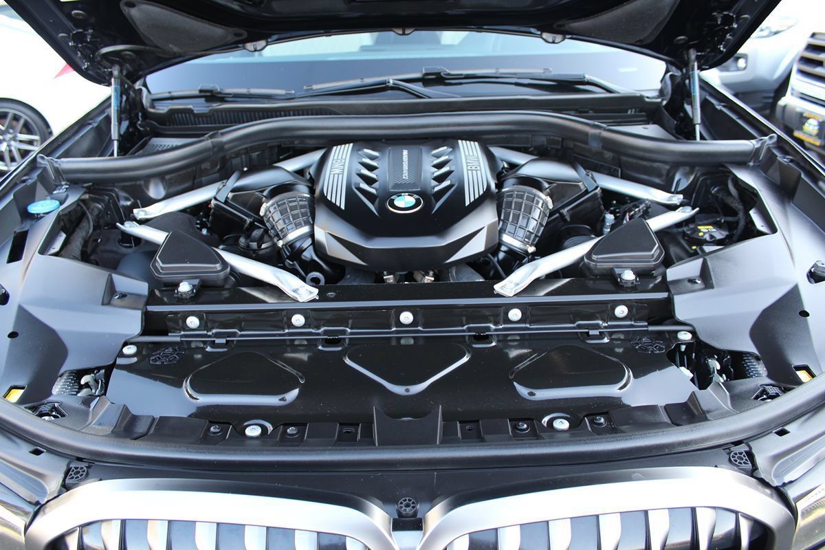 Used 2021 BMW X7 M50i w/ Dynamic Handling Package AWD/4WD image 46