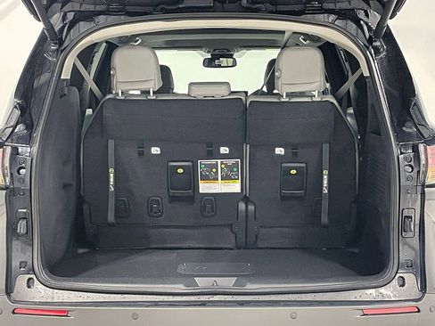 Used 2025 Toyota Sienna XLE image 8