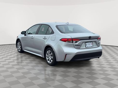 Used 2025 Toyota Corolla LE FWD image 5