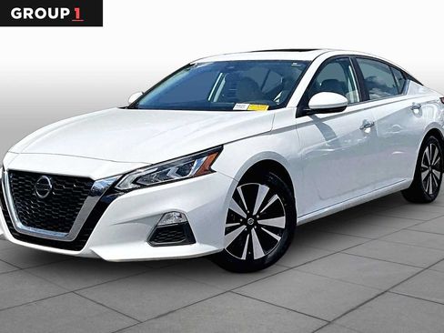 Used 2021 Nissan Altima 2.5 SV w/ SV Premium Package FWD image 1
