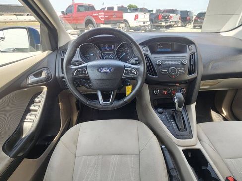 Used 2018 Ford Focus SE w/ Cold Weather Package FWD image 12