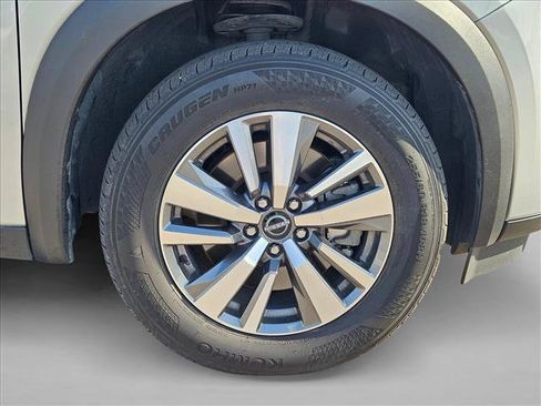 Used 2025 Nissan Pathfinder SL FWD image 4