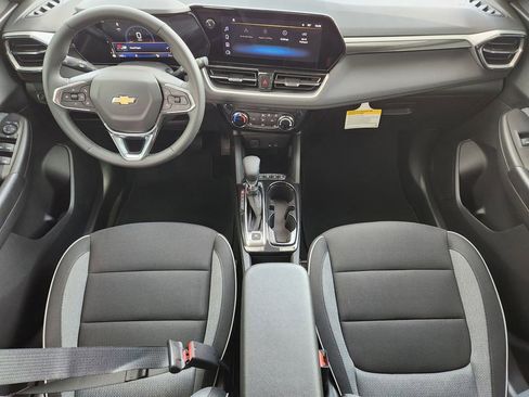 New 2026 Chevrolet TrailBlazer LT w/ LT Cold Weather Package FWD image 17