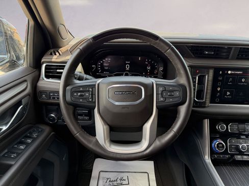 Used 2024 GMC Yukon Denali w/ Advanced Technology Package RWD image 12