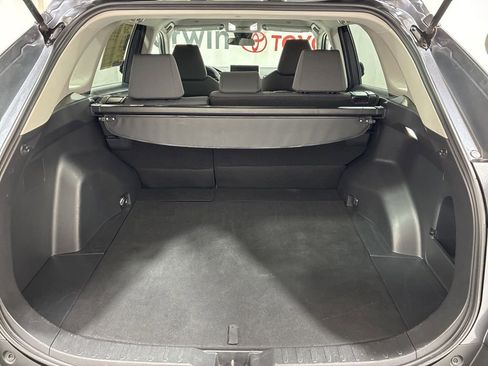 Used 2025 Toyota RAV4 XLE AWD/4WD image 18