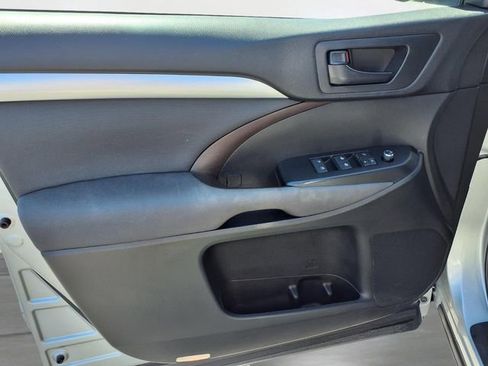 Used 2018 Toyota Highlander LE FWD image 14