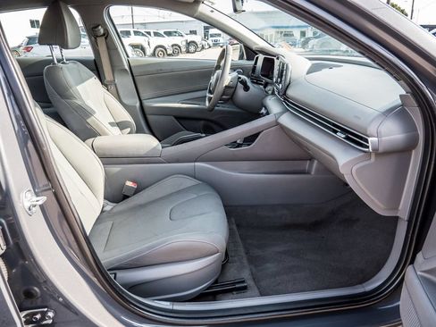 Used 2025 Hyundai Elantra Sport FWD image 13