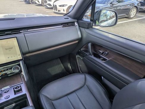 Used 2023 Land Rover Range Rover Long Wheelbase SE image 25
