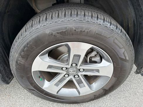 Used 2025 Honda Pilot EX-L image 12