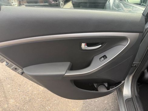 Used 2017 Hyundai Elantra GT w/ Value Edition Package 02 image 31