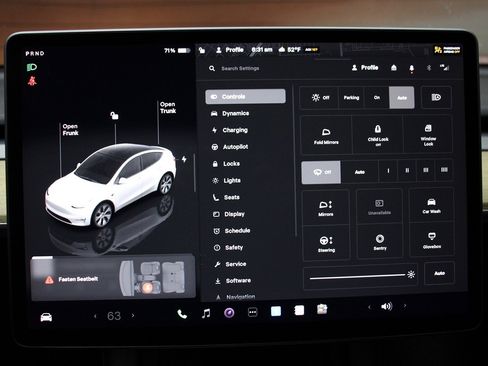 Used 2023 Tesla Model Y Long Range image 17