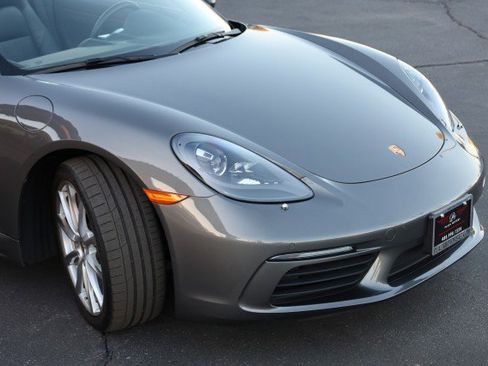 Used 2017 Porsche 718 Boxster image 10