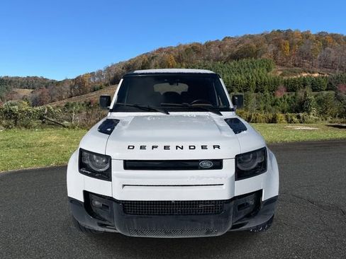 Used 2023 Land Rover Defender 130 X-Dynamic SE image 2