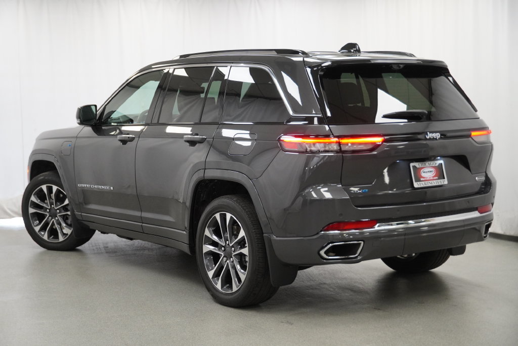 Used 2023 Jeep Grand Cherokee Overland w/ Advanced Protech Group III AWD/4WD image 17
