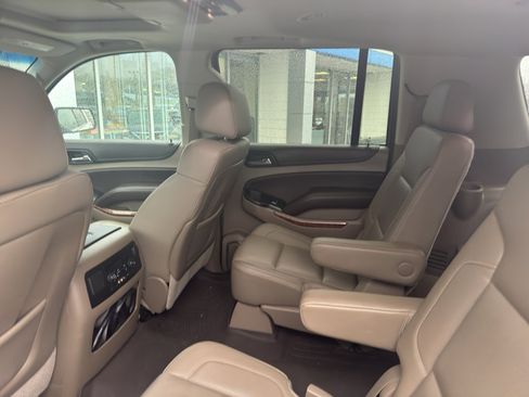 Used 2016 Chevrolet Suburban LTZ image 9