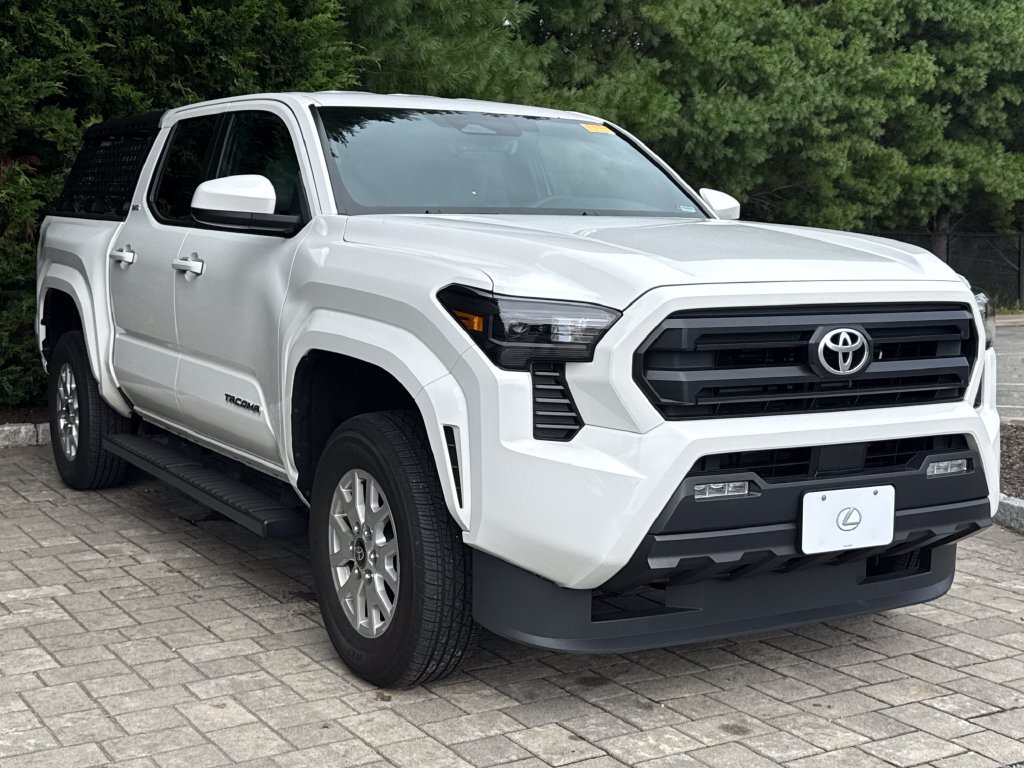 Used 2025 Toyota Tacoma SR5 AWD/4WD image 3