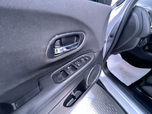 Used 2022 Honda HR-V EX image 12