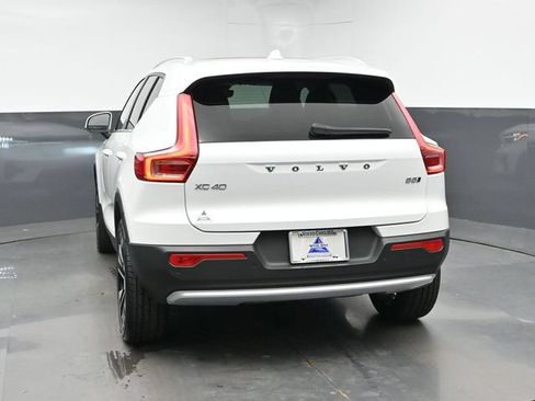 Used 2024 Volvo XC40 B5 Plus w/ Protection Package Premier AWD/4WD image 3