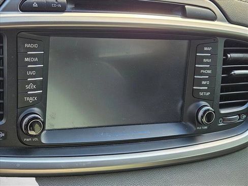 Used 2017 Kia Sorento SX image 10