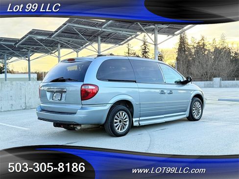 Used 2005 Chrysler Town & Country Touring w/ Luxury Group image 16