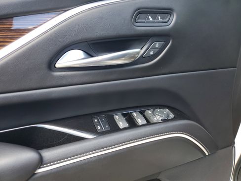 Used 2022 Cadillac Escalade Luxury image 11