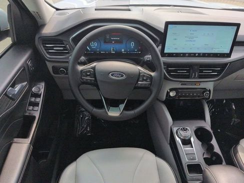 Certified 2025 Ford Escape Platinum w/ Premium Technology Package AWD/4WD image 16