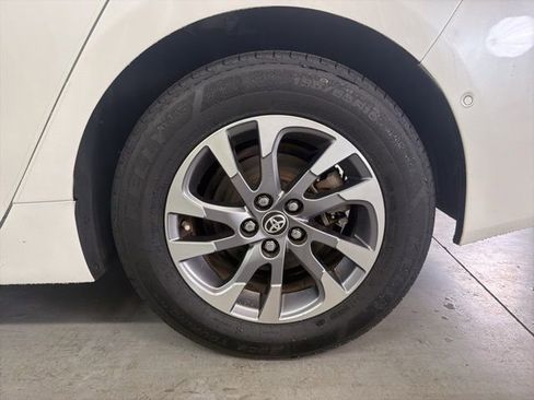 Used 2019 Toyota Prius Limited w/ Premium Convenience Package FWD image 8