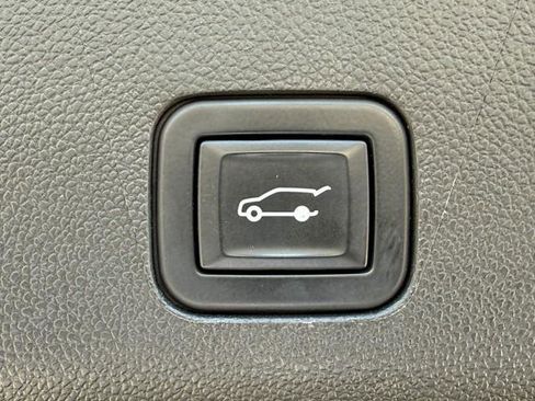 Used 2022 Chevrolet Suburban LT w/ Luxury Package image 30