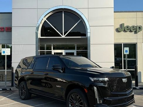 Used 2024 Cadillac Escalade ESV V image 1