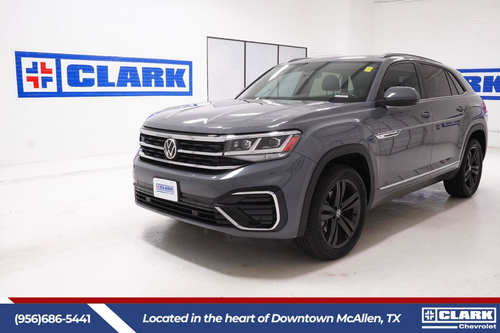 Used 2021 Volkswagen Atlas Cross Sport SE w/ Panoramic Sunroof Package FWD image 1