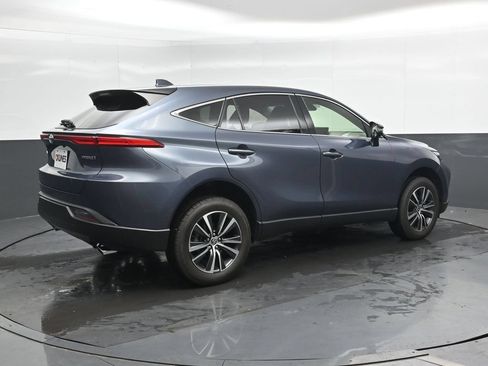 Used 2022 Toyota Venza LE AWD/4WD image 2