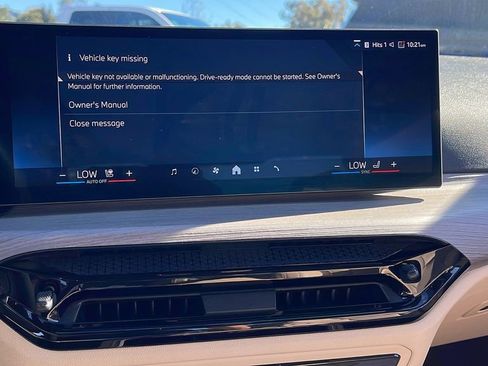 Used 2025 BMW 430i Coupe w/ Premium Package image 16