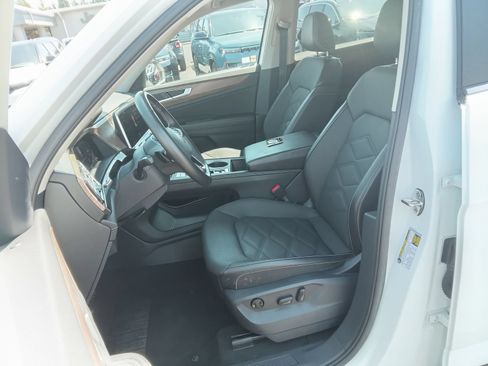 Used 2024 Volkswagen Atlas SE AWD/4WD image 16