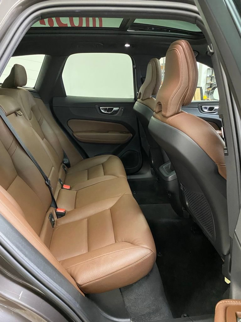 Used 2022 Volvo XC60 B5 Momentum AWD/4WD image 19