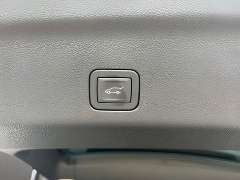 New 2026 Chevrolet Suburban Premier RWD image 10