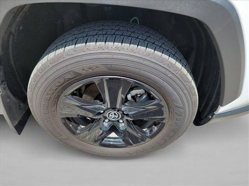 Used 2025 Toyota RAV4 LE AWD/4WD image 10