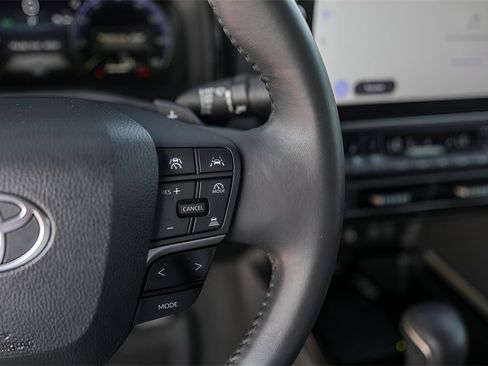 Used 2025 Toyota Camry XSE image 13