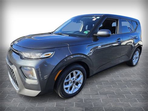 Used 2022 Kia Soul LX w/ Technology Package image 3