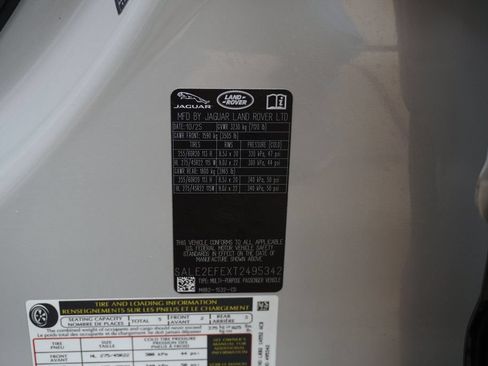 Used 2026 Land Rover Defender 110 X-Dynamic SE AWD/4WD image 32
