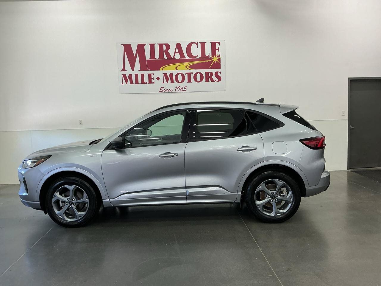Used 2024 Ford Escape ST-Line w/ Tech Pack #1 AWD/4WD image 2