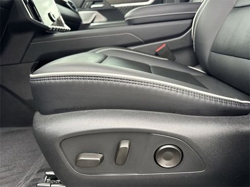 Used 2025 GMC Acadia Denali w/ Super Cruise Package image 13