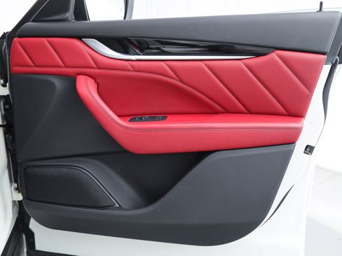 Certified 2022 Maserati Levante GT image 11