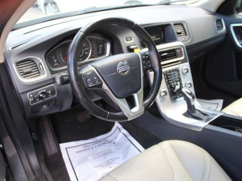 Used 2017 Volvo S60 T5 Dynamic FWD image 8