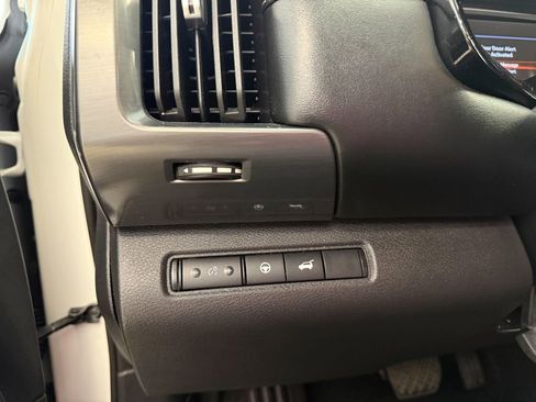Used 2024 Nissan Pathfinder SL w/ SL Premium Package FWD image 18