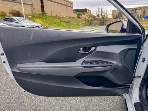 Used 2020 Hyundai Veloster Turbo image 13