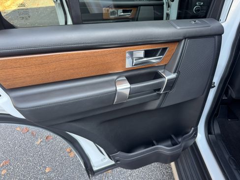 Used 2016 Land Rover LR4 HSE LUX image 31